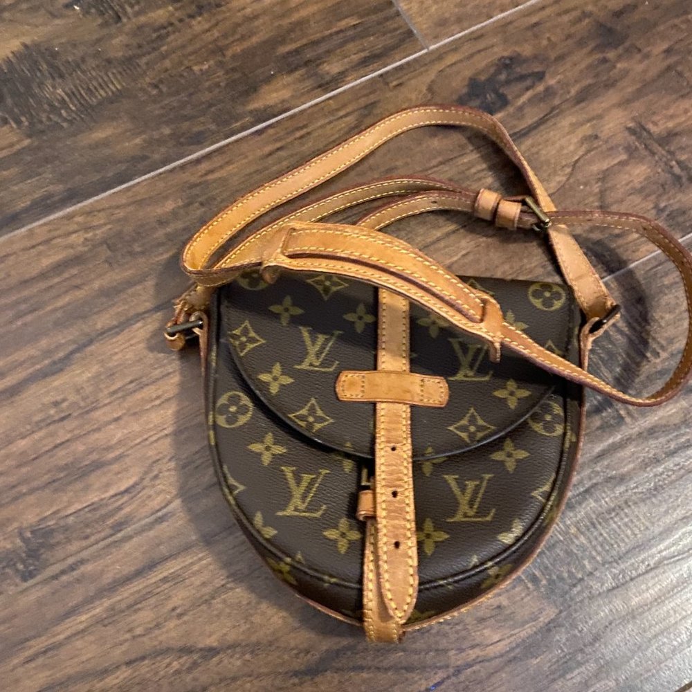 Louis Vuitton Chantilly PM. crossbody bag - Picture 2 of 10